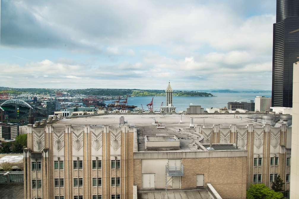 Harborview Medical Center exterior 